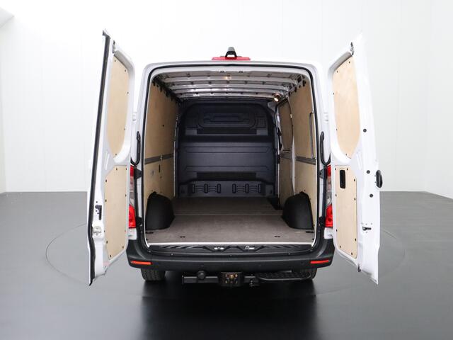 Mercedes-Benz SPRINTER 319CDI 3.0V6 7G-Tronic Automaat L2H2 | 3500Kg Trekhaak | Led | Navigatie | Camera | Airco | Cruise | Betimmering
