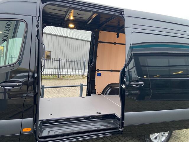 Mercedes-Benz SPRINTER 319 CDI L2H2 2x Schuifdeur | Facelift | 3.5T Trekhaak | LED | Gev. stoel
