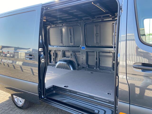 Mercedes-Benz SPRINTER 319 CDI L2H1 Facelift | DIStronic | 3500KG Trekhaak | 360° Camera | LED | Gev. Stoel