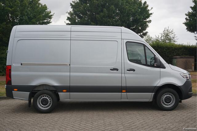 Mercedes-Benz SPRINTER 317CDI Pro L2H2 BPM VRIJ!! 10.25" Mbux Cam, Gev. Stoel, 3.5T Trekgewicht, LED!! NR. A01*
