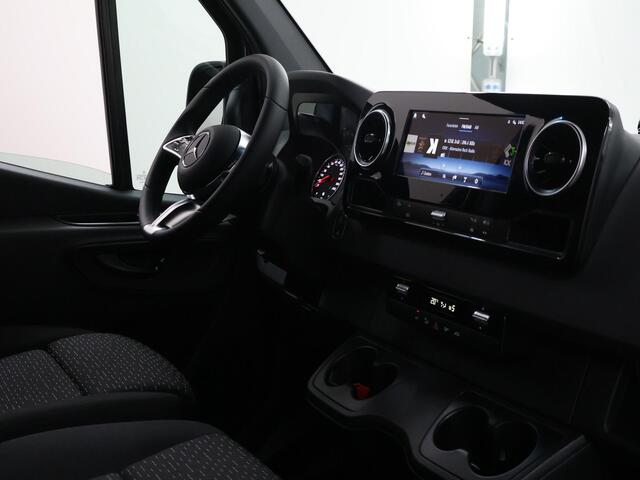 Mercedes-Benz SPRINTER 319 CDI Aut. | L2 H2 | Pro | 3500 KG. AHW | LM Velgen | 3-zits | LED | Parkeercamera | Carplay | Trekhaak | BPM-Vrij |