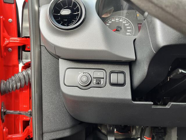 Mercedes-Benz SPRINTER 514 2.2 CDI Kipper Airco Trekhaak 3500kg trekgewicht Telefoonverbinding 3-Persoons Gereedschapskist Kieper Open laadbak Bpm vrij voor particulier gebruik!!