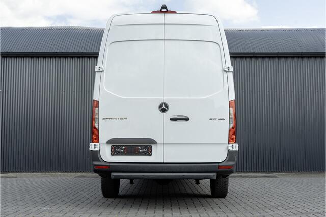 Mercedes-Benz SPRINTER 317 CDI | L3H2 | Automaat met Flippers | MBUX | Camera | Climate | Cruise | PDC | Euro 6