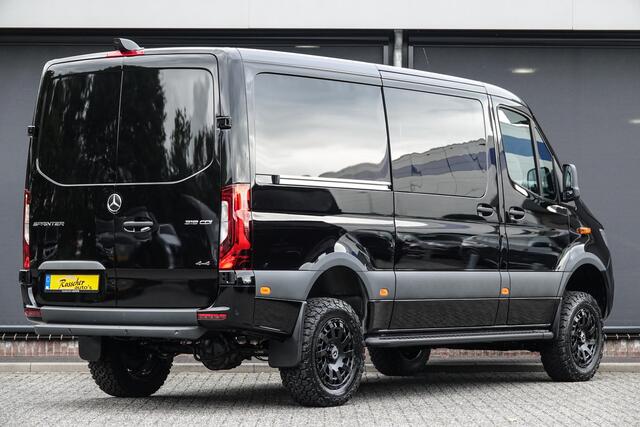 Mercedes-Benz SPRINTER 4x4 319Cdi 190Pk 9G-tronic | L2H1 | Dubbele Cabine | 2x Schuifdeur | 4WD | AWD | Bullbar | Treeplanken | 18'' All Terrain | Obsidian Black