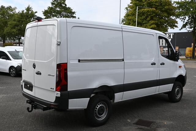 Mercedes-Benz SPRINTER 319 CDI L2H1 4x4 MBUX met camera en parkeerpakket, LED, Trekhaak