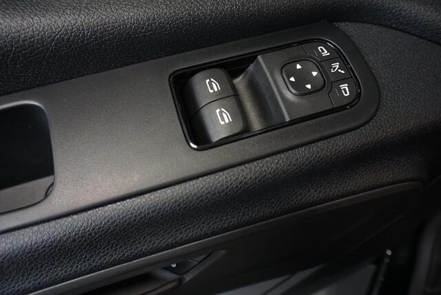 Mercedes-Benz SPRINTER 211 1.9 CDI L2H2 FWD Automaat 9-G tronic Airco Navi Camera Cruisecontrol 3Zits Electra pakket DAB