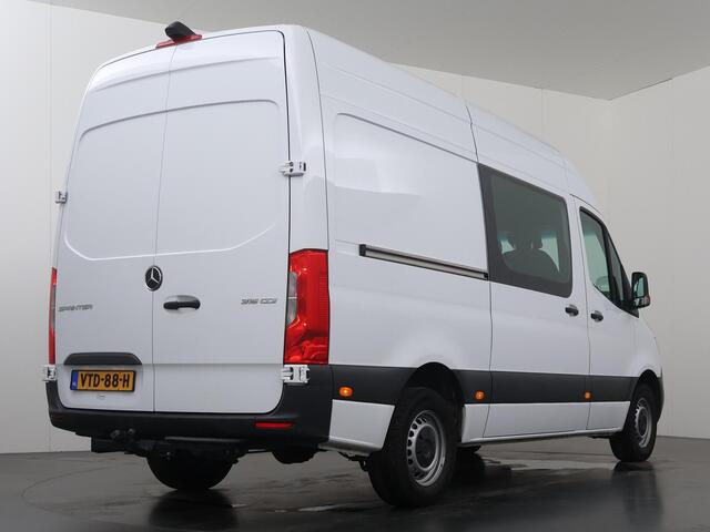 Mercedes-Benz SPRINTER 315 CDI | L2 H2 | RWD | Aut. | DUBBEL CABINE | NL AUTO | DEALER ONDERHOUDEN | 6-ZITS | 2800KG TREKHAAK | GROOT NAVIGATIE 10.25" | CAMERA | CRUISE | AIRCO | BETIMMERDE LAADRUIMTE | CARPLAY | ANDROID AUTO