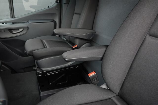 Mercedes-Benz SPRINTER 4x4 319Cdi 190Pk 9G-tronic | L2H2 | 2x Schuifdeur | 4WD | AWD | Bullbar | Treeplanken | 18'' All Terrain | Obsidian Black