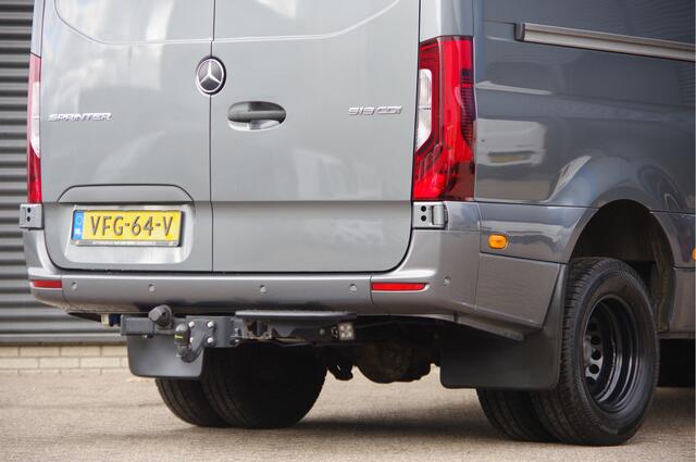 Mercedes-Benz SPRINTER 519 3.0 CDI V6 L2H1 LED, LEDER, 3.5T TREKHAAK, STANDKACHEL, DUBBELLUCHT, ADAPT. CRUISE, MBUX 10'', 360 CAMERA, STOELVERWARMING, VOORRUIT VERWARMING, NAVI, CLIMA, NL AUTO, NAP