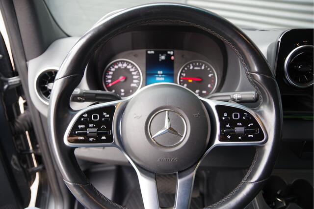 Mercedes-Benz SPRINTER 519 3.0 CDI V6 L2H1 LED, LEDER, 3.5T TREKHAAK, STANDKACHEL, DUBBELLUCHT, ADAPT. CRUISE, MBUX 10'', 360 CAMERA, STOELVERWARMING, VOORRUIT VERWARMING, NAVI, CLIMA, NL AUTO, NAP