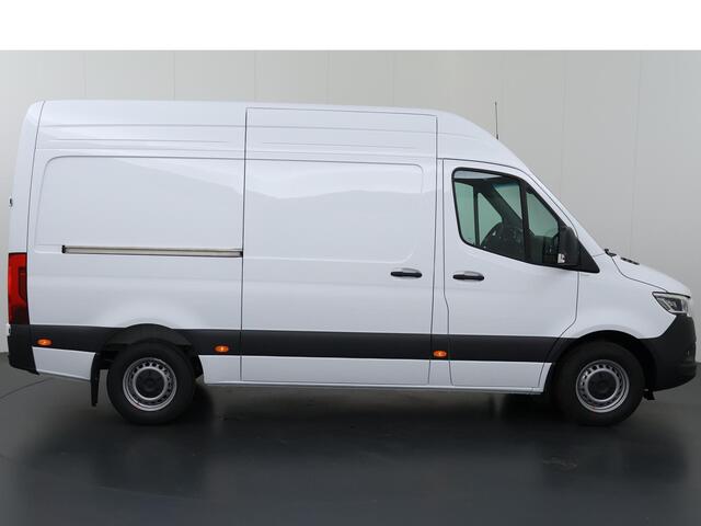 Mercedes-Benz SPRINTER 319 L2H2 RWD SELECT | LED | DISTRONIC | WINTERPAKKET | LEER | BPM VRIJ
