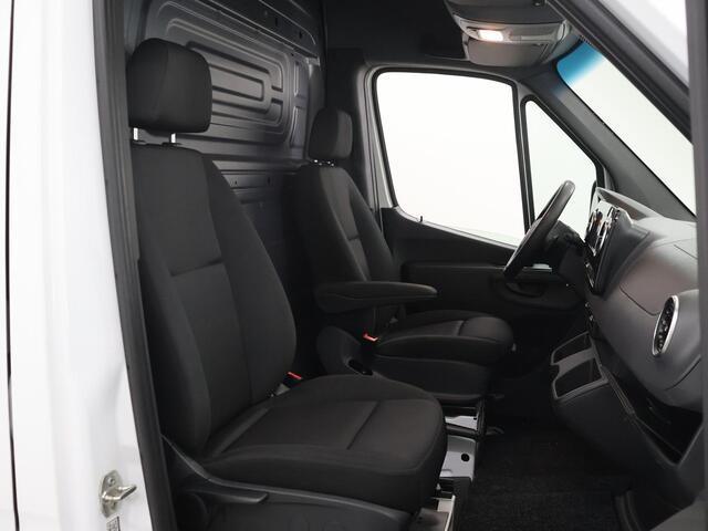 Mercedes-Benz SPRINTER 315 CDI Aut. | L2 H2 | Laadklep | Navigatie | 2-zits | DHollandia Laadklep | Achteruitrijcamera | Spiegelpakket | Cruise Contol | Zijwindassistent | Certified |