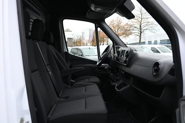 Mercedes-Benz SPRINTER 317 CDI L2H2 RWD MBUX met camera, LED in laadruimte, Opstap