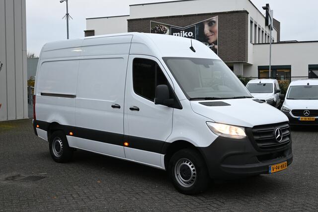 Mercedes-Benz SPRINTER 317 CDI L2H2 RWD MBUX met camera, LED in laadruimte, Opstap