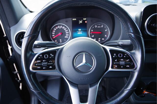 Mercedes-Benz SPRINTER 319 3.0 CDI V6 L2H2 AUT. LED, 360 CAMERA, ADAPT. CRUISE, TREKHAAK, MBUX 10'', STANDKACHEL, NAVI, CLIMA, PARKEERSENSOREN, APPLE CARPLAY, STOELVERWARMING