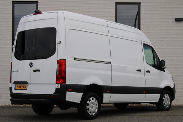 Mercedes-Benz SPRINTER 319 3.0 CDI / L2H2 / Apple CarPlay / Camera / Gereedschap kasten / Nette Staat.