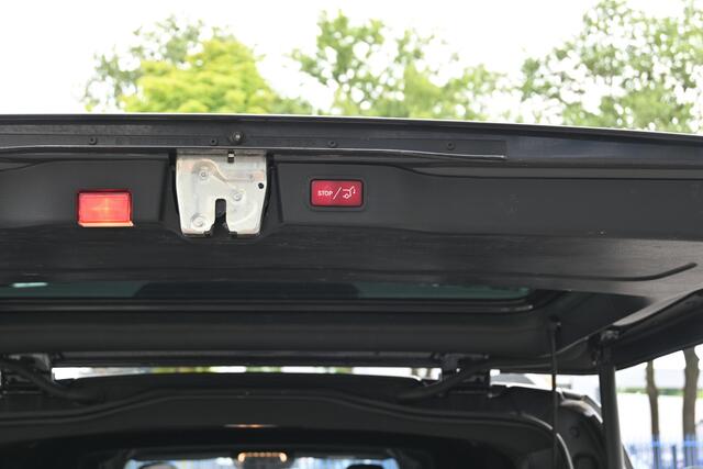 Mercedes-Benz V-KLASSE 300d Extra Lang DC Avantgarde Edition AMG met Night pakket, Distronic, Alarm kl. 3