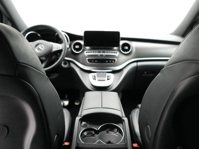 Mercedes-Benz V-KLASSE 300d Extra Lang Avantgarde Edition 8 pers Automaat | | 360 Camera | Navigatie | Appconnect Electr.bedienbare voorstoelen | Parkeersensoren voor en achter | Schuifdeur links en rechts | Privacy glas achter | Voorstoelen verwarmd |