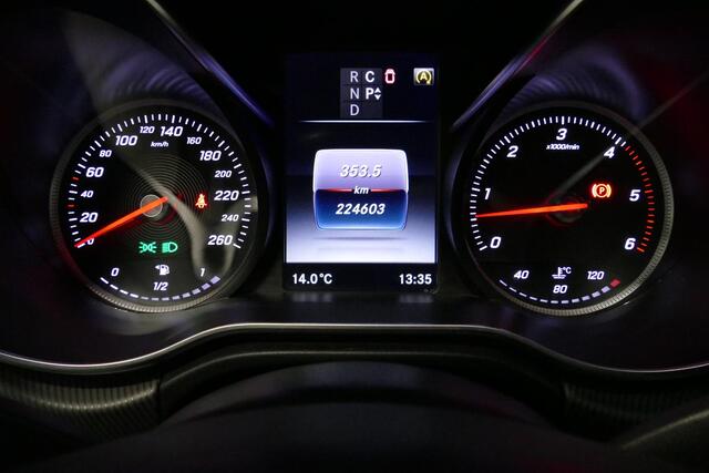 Mercedes-Benz V-KLASSE 250d Lang DC AMG Line / MARGE / Burmester Surround Sound / Rondomzicht camera / Ambienteverlichting / 19'' LMV / Dodehoek detectie / Cruise Control / Trekhaak / Elektrische schuifdeuren L + R / Navigatie / Achteruitrijcamera / Agility Control