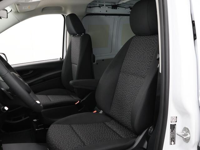 Mercedes-Benz VITO eVito Bestelwagen 66 kWh L2 | Stoelverwarming | Navigatie | Parkeercamera | Cruise Control