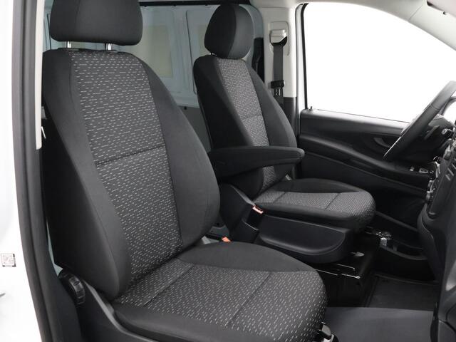 Mercedes-Benz VITO eVito Bestelwagen 66 kWh L2 | Stoelverwarming | Navigatie | Parkeercamera | Cruise Control
