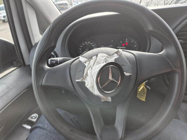 Mercedes-Benz VITO 110 CDI Lang navi trekhaak imperiaal voorbumper, airbags stuk normaal rijdbaar