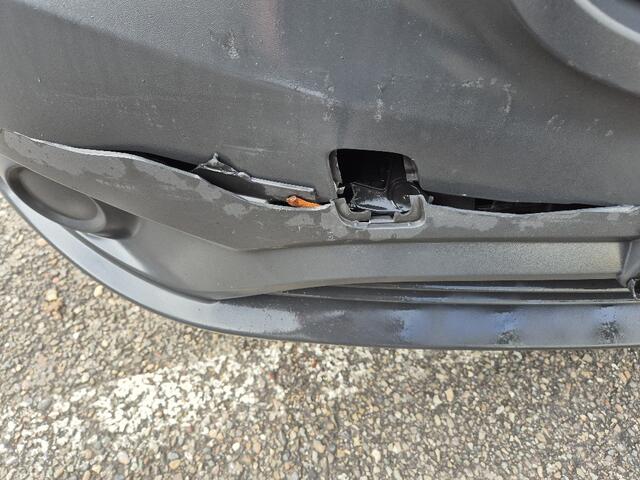 Mercedes-Benz VITO 110 CDI Lang navi trekhaak imperiaal voorbumper, airbags stuk normaal rijdbaar