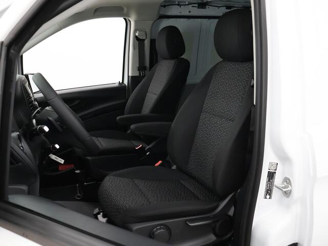 Mercedes-Benz VITO eVito Bestelwagen 66 kWh L2 | Navigatie | Parkeercamera | Stoelverwarming | Cruise control