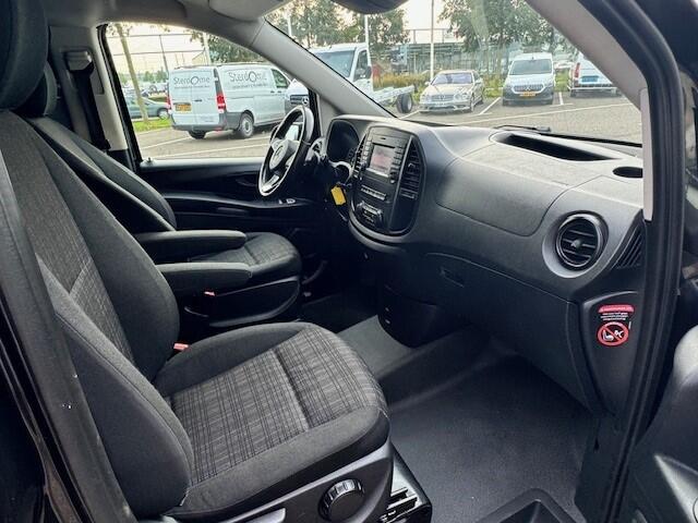 Mercedes-Benz VITO 114 CDI Lang l Trekhaak l Becker MAP Pilot l Camera l LED intelligent l Comfortstoelen voor best. + bijrijder l Airco l Houten vloer l THERMOTRONIC l LM velgen l Dakrails l Tussenschot l