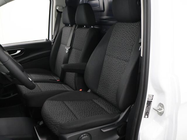 Mercedes-Benz VITO eVito 66 kWh | L2 | AUT. | AIRCO | STOELVERWARMING | BIJRIJDERSBANK | ACHTERDEUREN | 284 WLTP | LEREN STUURWIEL | MULTIFUCTIONEEL STUURWIEL | DAB+ | CHROOM INTERIEUR PAKKET | REGENSENSOR