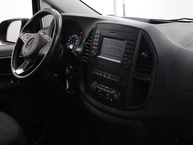 Mercedes-Benz VITO 116 CDI | AUT. | L2 LANG | | 3-ZITS | NAVIGATIE | LEREN STUURWIEL | 2500KG TREKHAAK | BETIMMERDE LAADRUIMTE | ACHTERDEUREN | CLIMATE CONTROL | SIDEBARS
