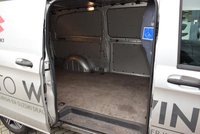 Mercedes-Benz VITO 116 CDI Extra Lang Trekhaak | Apple Carplay+Android Auto | Camera | Parkeersensoren rondom | 17" Lichtmetalen velgen