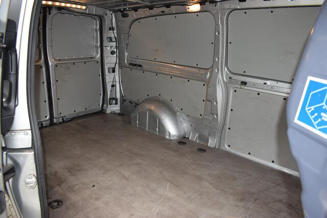 Mercedes-Benz VITO 116 CDI Extra Lang Trekhaak | Apple Carplay+Android Auto | Camera | Parkeersensoren rondom | 17" Lichtmetalen velgen