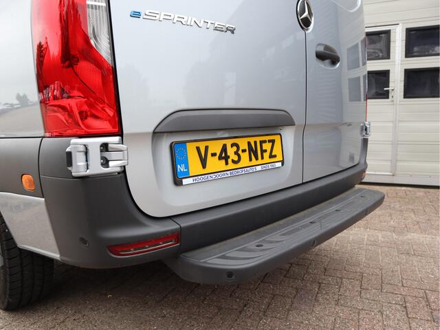Mercedes-Benz eSprinter 314 56 kWh WLPT 181 km - L2H2 RWD - AC + DC Snelladen - WB 367 cm