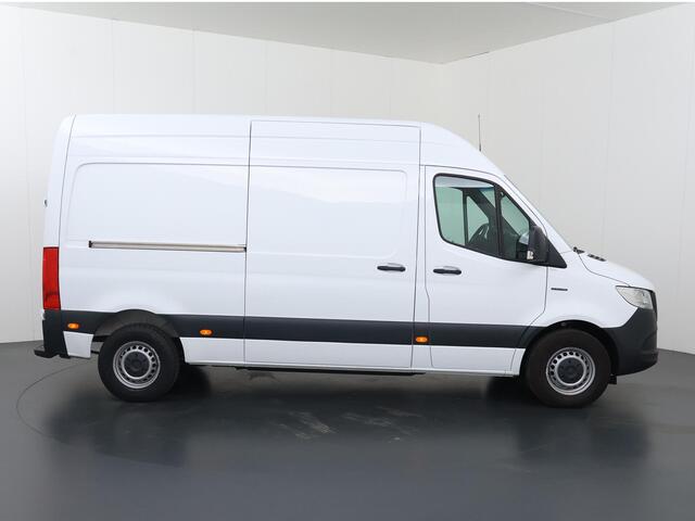Mercedes-Benz eSprinter L2 H2 | 55 kWh | Parkeercamera | Bluetooth | Stoelverwarming | Keyless Go | Certified