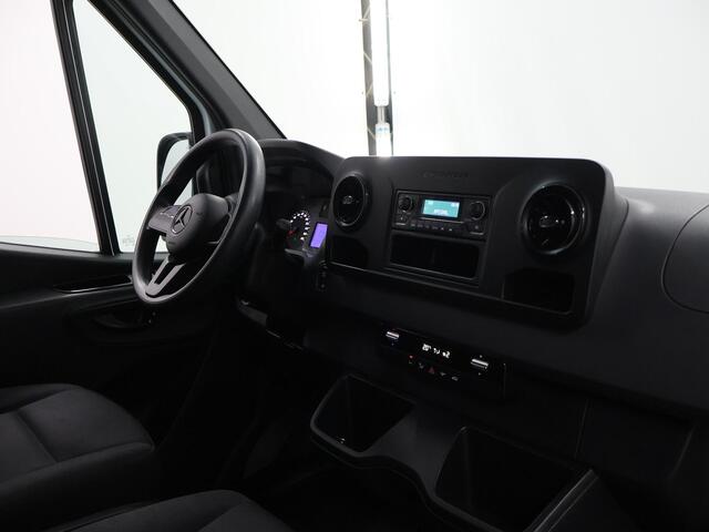 Mercedes-Benz eSprinter L2 H2 | 55 kWh | Parkeercamera | Bluetooth | Stoelverwarming | Keyless Go | Certified