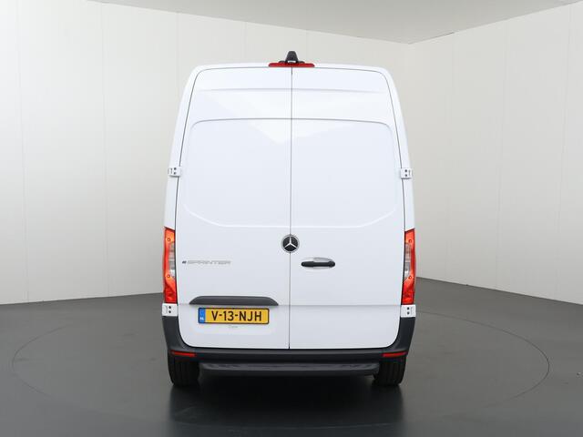 Mercedes-Benz eSprinter L2 H2 | 55 kWh | Parkeercamera | Bluetooth | Stoelverwarming | Keyless Go | Certified