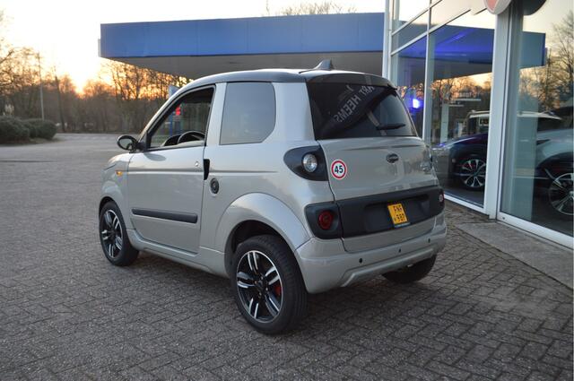 Microcar M.GO Brommobiel 6 Plus | Stuurbekrachtiging | Airco | Easy Park