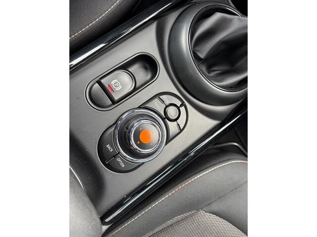 Mini CLUBMAN Mini 1.5 One Salt Business, panodak, navi, climate/cruise