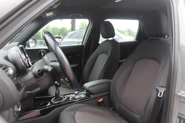 Mini CLUBMAN Mini 1.5 One Salt Business / Navigatie / Parkeerhulp achter / 16'' / LED Koplampen / Cruise Control