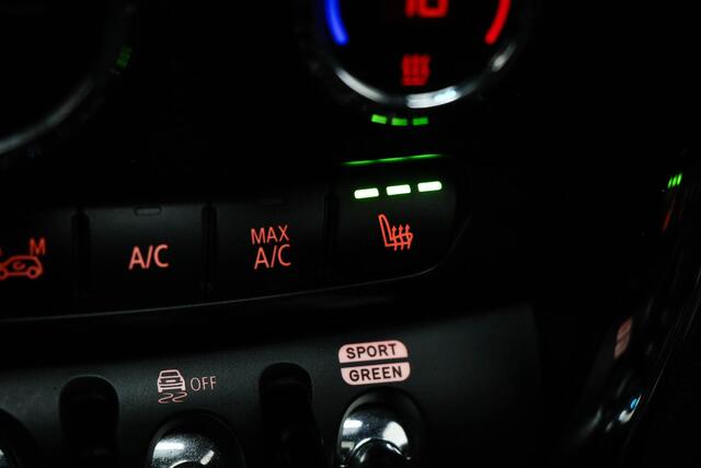 Mini CLUBMAN Mini 2.0 JCW ALL4 Chili | SERIOUS BUSINESS PACK | PANORAMADAK | LEDER | HEAD UP | DAB