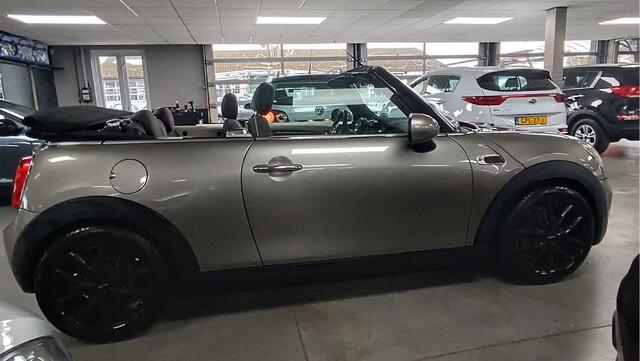 Mini COOPER Mini Cabrio 1.5 Chili Serious Business 94285 Km navi Pdc