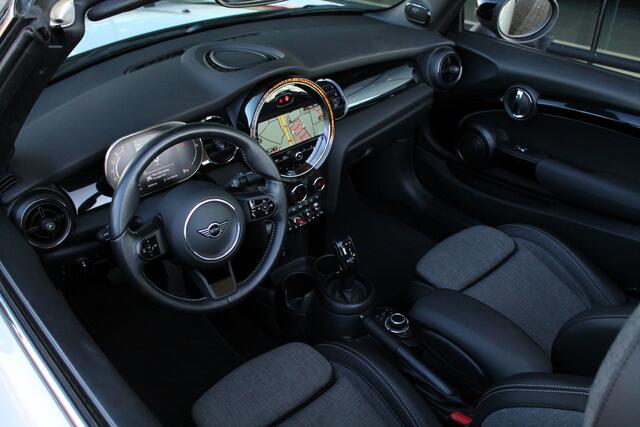 Mini COOPER Cabrio Classic Automaat / Sportstoelen / Stoelverwarming / LED / Cruise Control / Harman Kardon / Achteruitrijcamera / Comfort Access