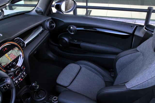 Mini COOPER Cabrio Classic Automaat / Sportstoelen / Stoelverwarming / LED / Cruise Control / Harman Kardon / Achteruitrijcamera / Comfort Access