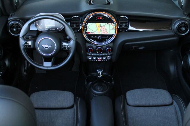 Mini COOPER Cabrio Classic Automaat / Sportstoelen / Stoelverwarming / LED / Cruise Control / Harman Kardon / Achteruitrijcamera / Comfort Access