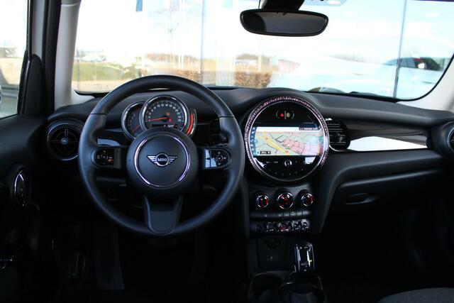 Mini COOPER Hatchback Classic Automaat / Sportstoelen / Cruise Control / LED / PDC achter / Navigatie / Airconditioning / Multifunctioneel stuurwiel