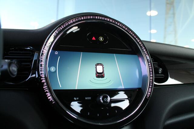 Mini COOPER Hatchback Classic Automaat / Sportstoelen / Cruise Control / LED / PDC achter / Navigatie / Airconditioning / Multifunctioneel stuurwiel