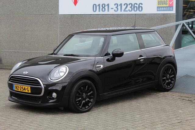 Mini COOPER Mini 1.5 Business Navigatie/Airco/Cruise control/Spraakbediening/Bluetooth/Multifunctioneel stuurwiel/16'' Lichtmetalen velgen/Elektrische ramen/Elektrisch verstelbare spiegels.