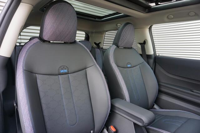 Mini COOPER 3-deurs C Classic Uitvoering | Pakket M | Glazen panoramadak | Driving Assistant | Parking Assistant | MINI Head-Up Display