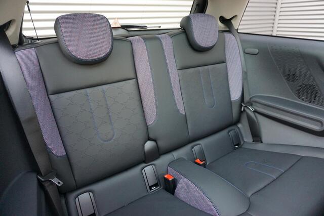 Mini COOPER 3-deurs C Classic Uitvoering | Pakket M | Glazen panoramadak | Driving Assistant | Parking Assistant | MINI Head-Up Display